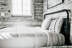 Thousand Lake Lodge - Private Cabin - Image 2