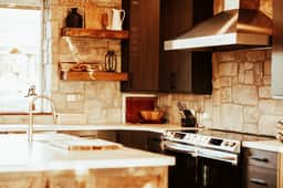 Thousand Lake Lodge and Suites - Sleeps 14 - Image 2
