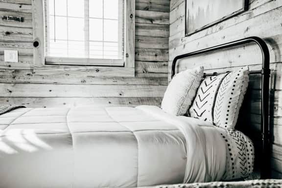 Thousand Lake Lodge - Private Cabin - Image 2