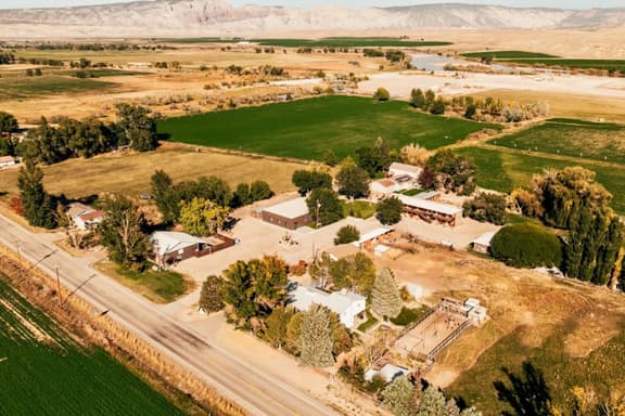 Dino Trails Getaway and Suites - Image 1